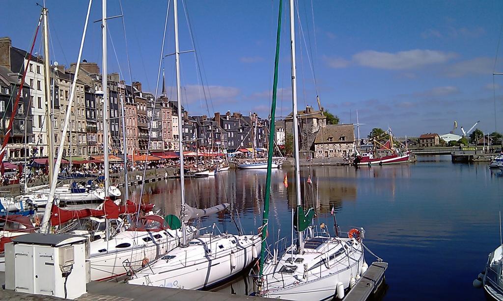 Le Central Honfleur Exteriör bild